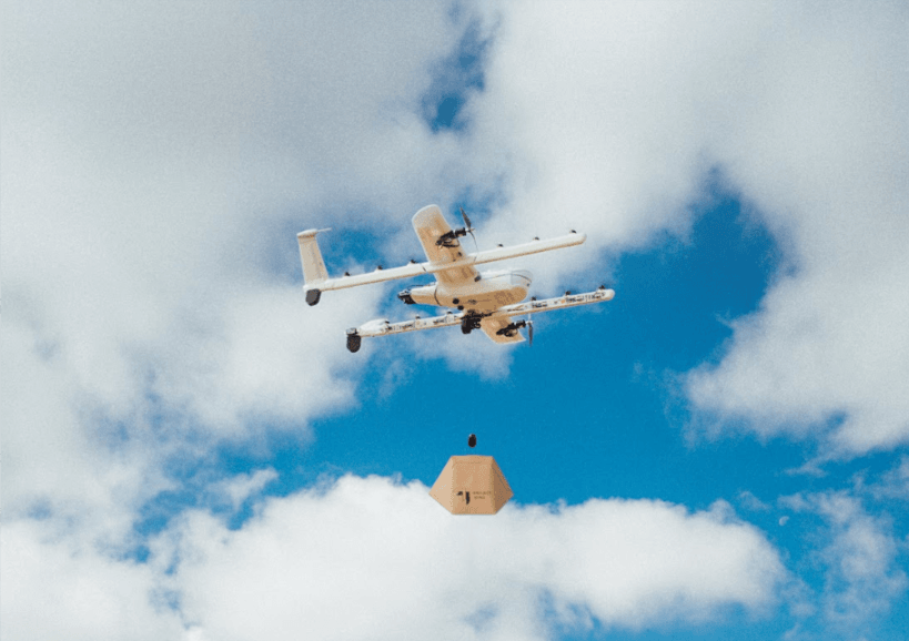 Модель дрона, которую компания тестирует   крыло   , способен перевозить посылки весом до 1,5 килограмма на расстояние до 10 километров